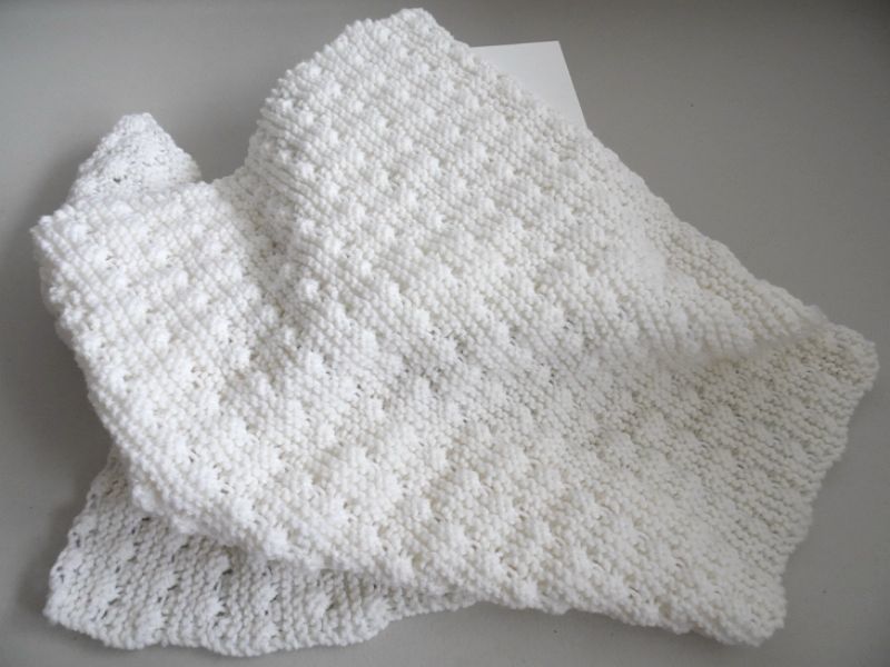 couverture bebe au tricot fait main